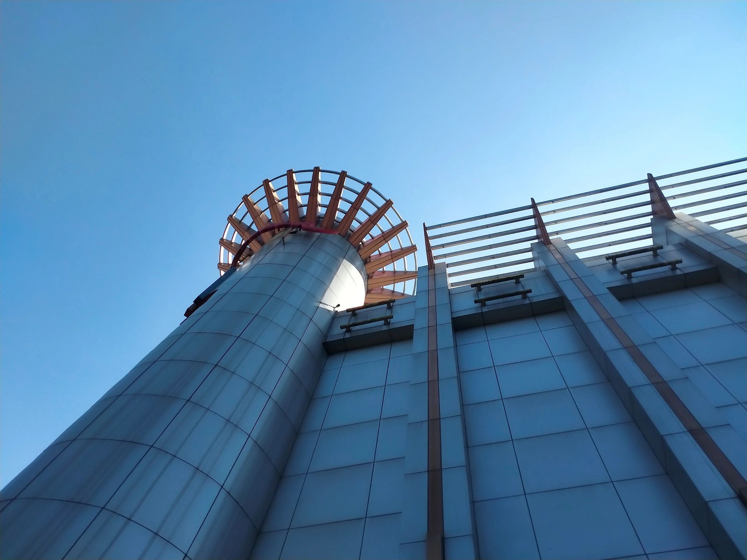 Aluminum composite panel facade with curved corner detail